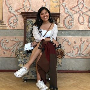 Meet your Posher, Adriana